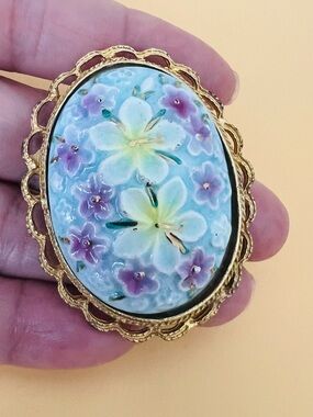 Vintage HOBE Floral Porcelain Brooch Gold Tone